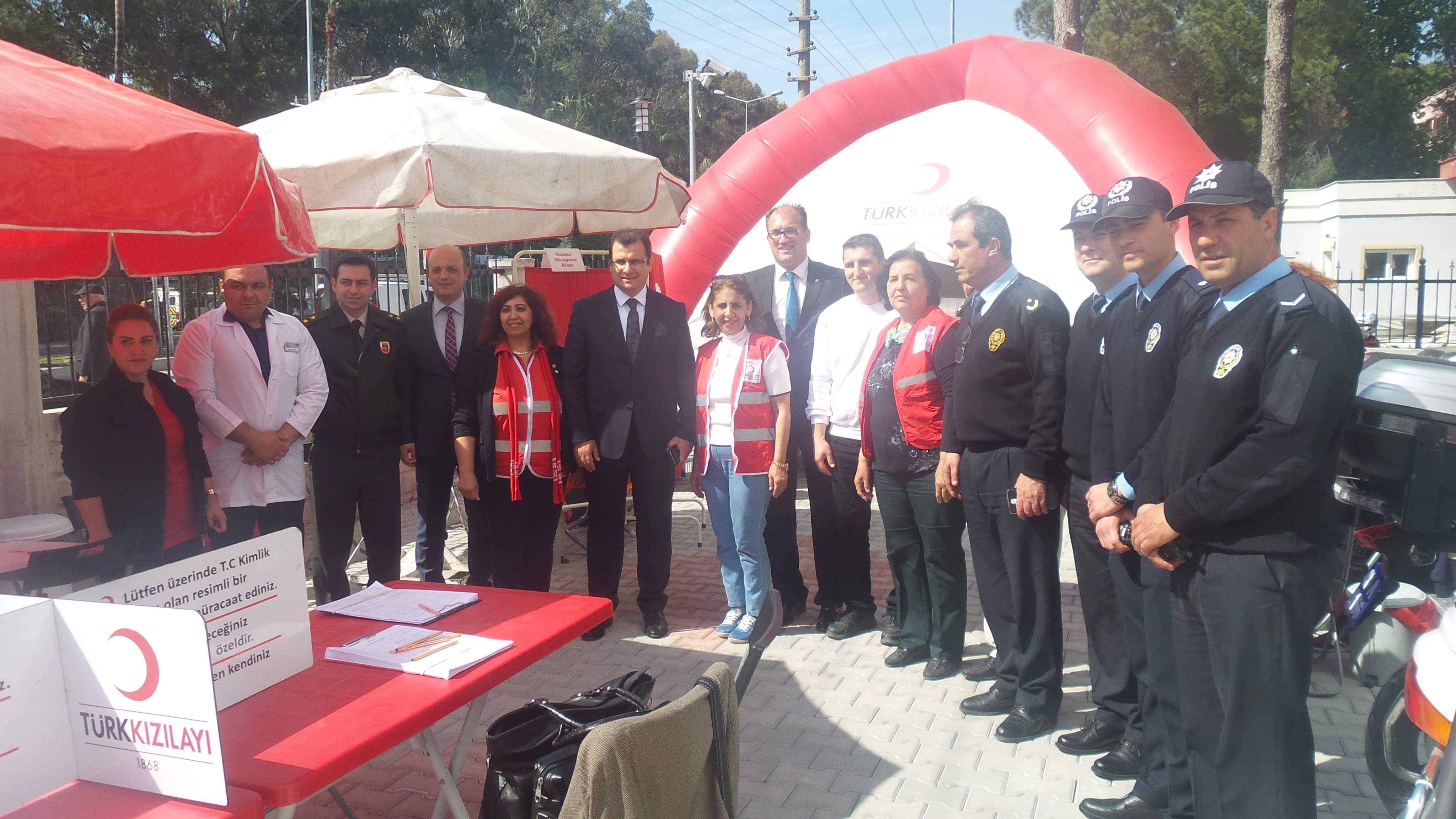 DALAMAN KAYMAKAMI KIZILAY KAN BAĞIŞI ÇADIRINI ZİYARET ETTİ