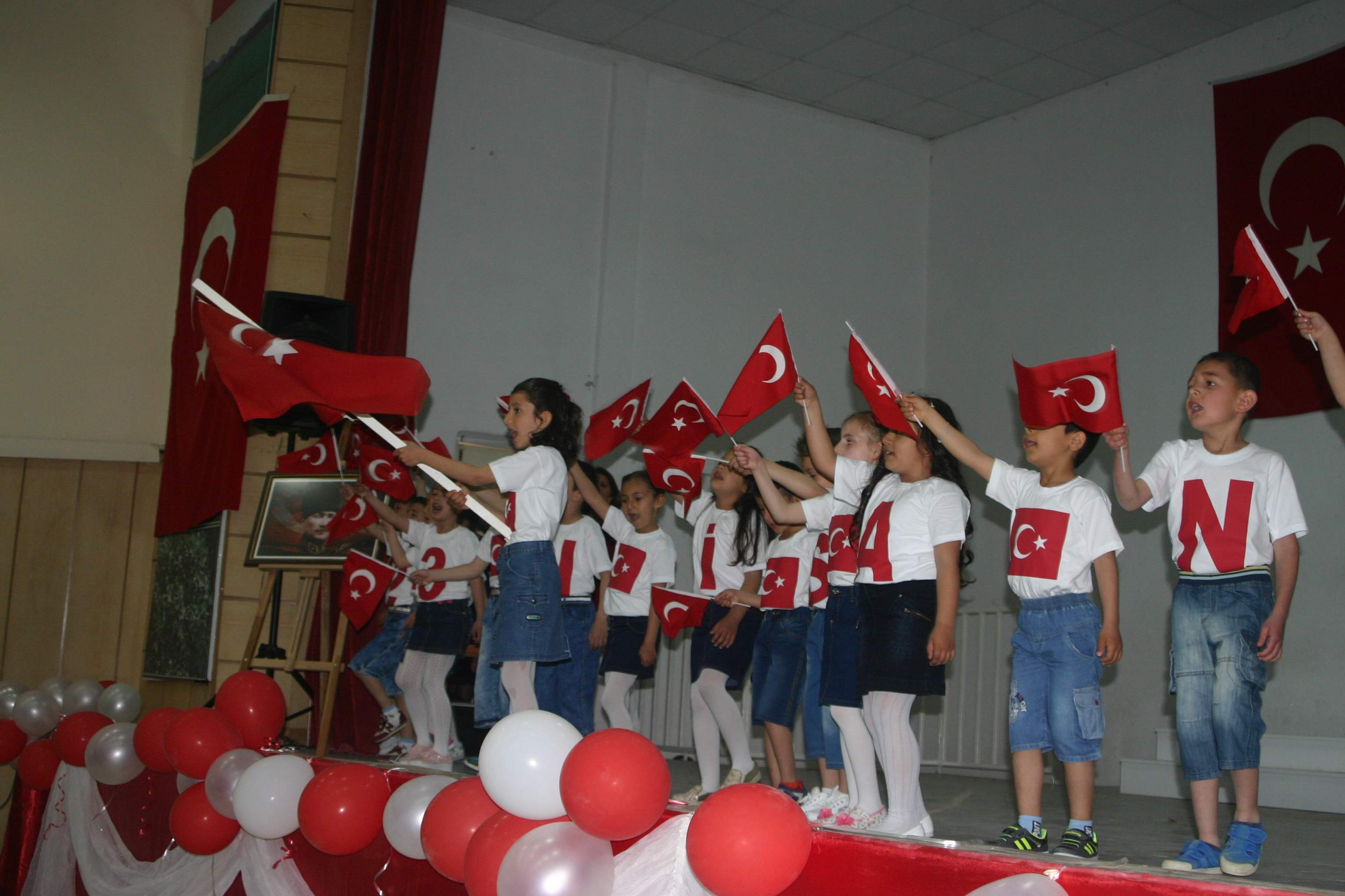 DALAMAN TİGEM SALONUNDA 23 NİSAN COŞKUSU