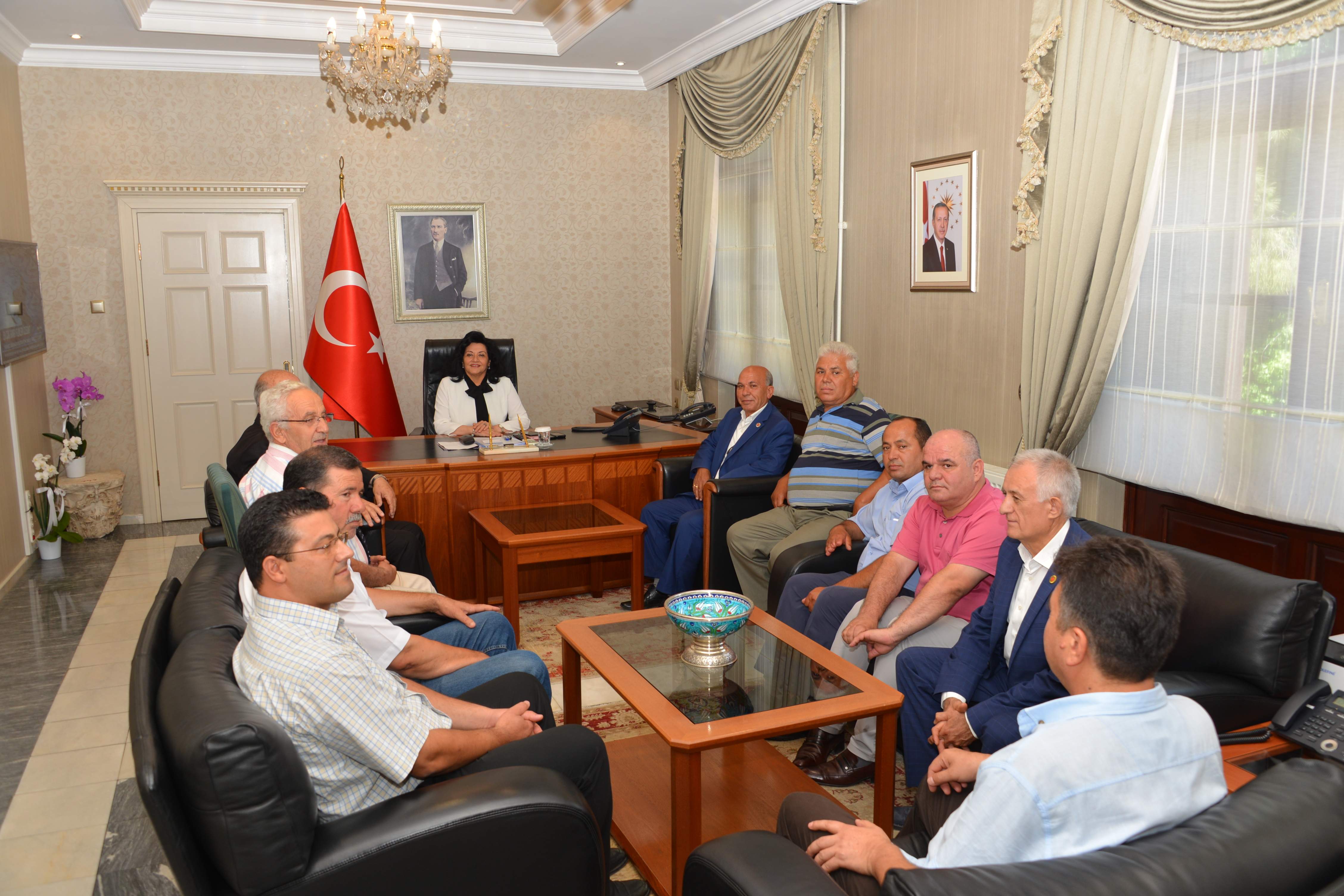 Muhtarlar Derneği Yönetimi Vali Civelek’i Ziyaret Etti