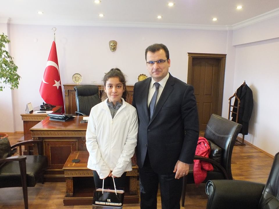 KAYMAKAM BAŞARILI SPORCUYU KABUL ETTİ