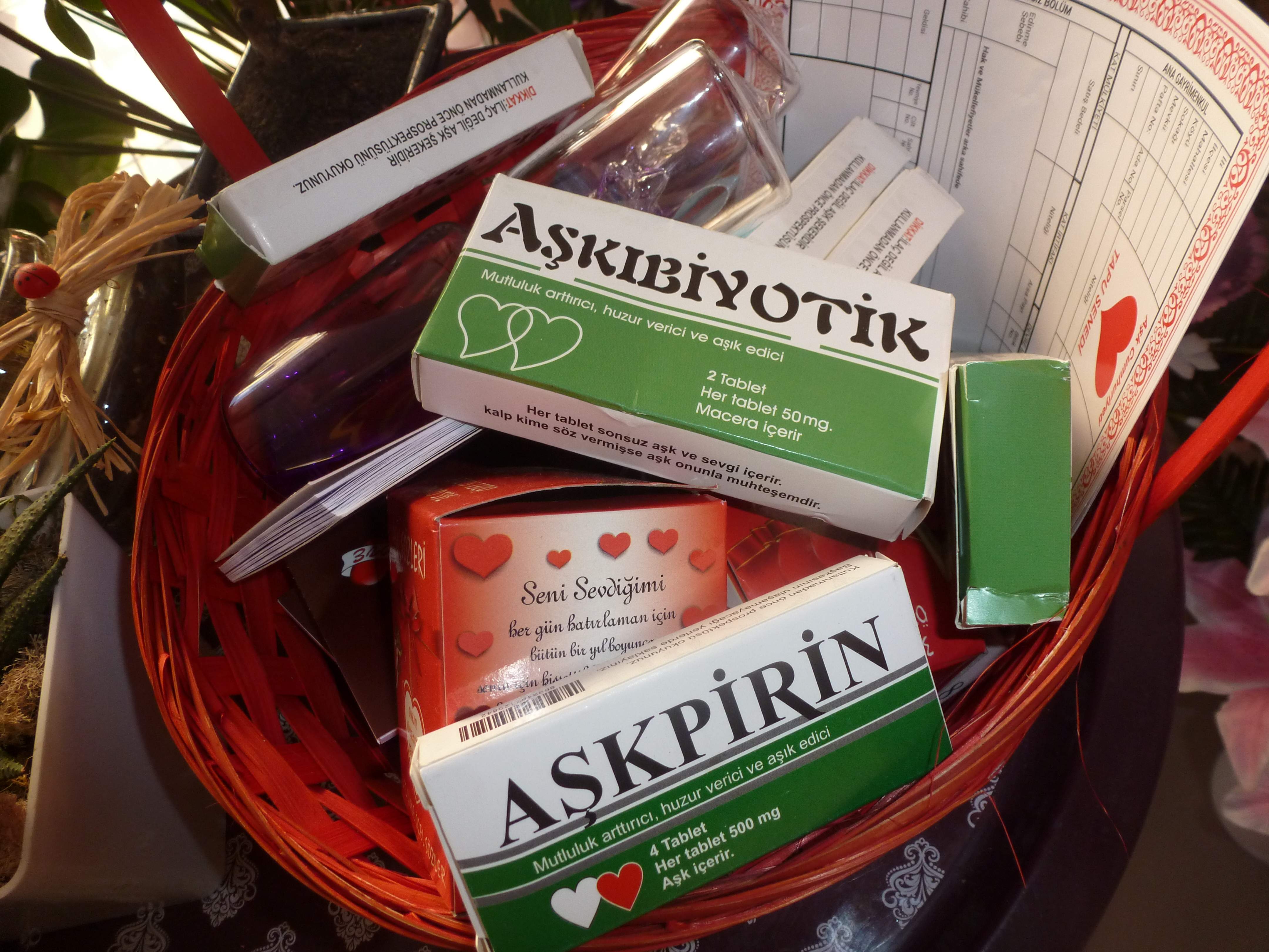 SEVGİLİLER GÜNÜNDE ALIŞVERİŞ HEYECANI SEVGİLİLER GÜNÜNDE ALIŞVERİŞ HEYECANI
