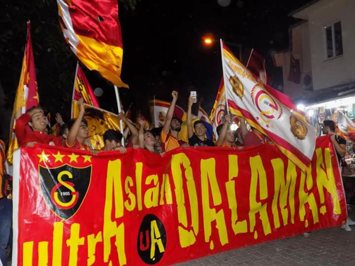 ŞAMPİYONLUĞU KUTLADILAR