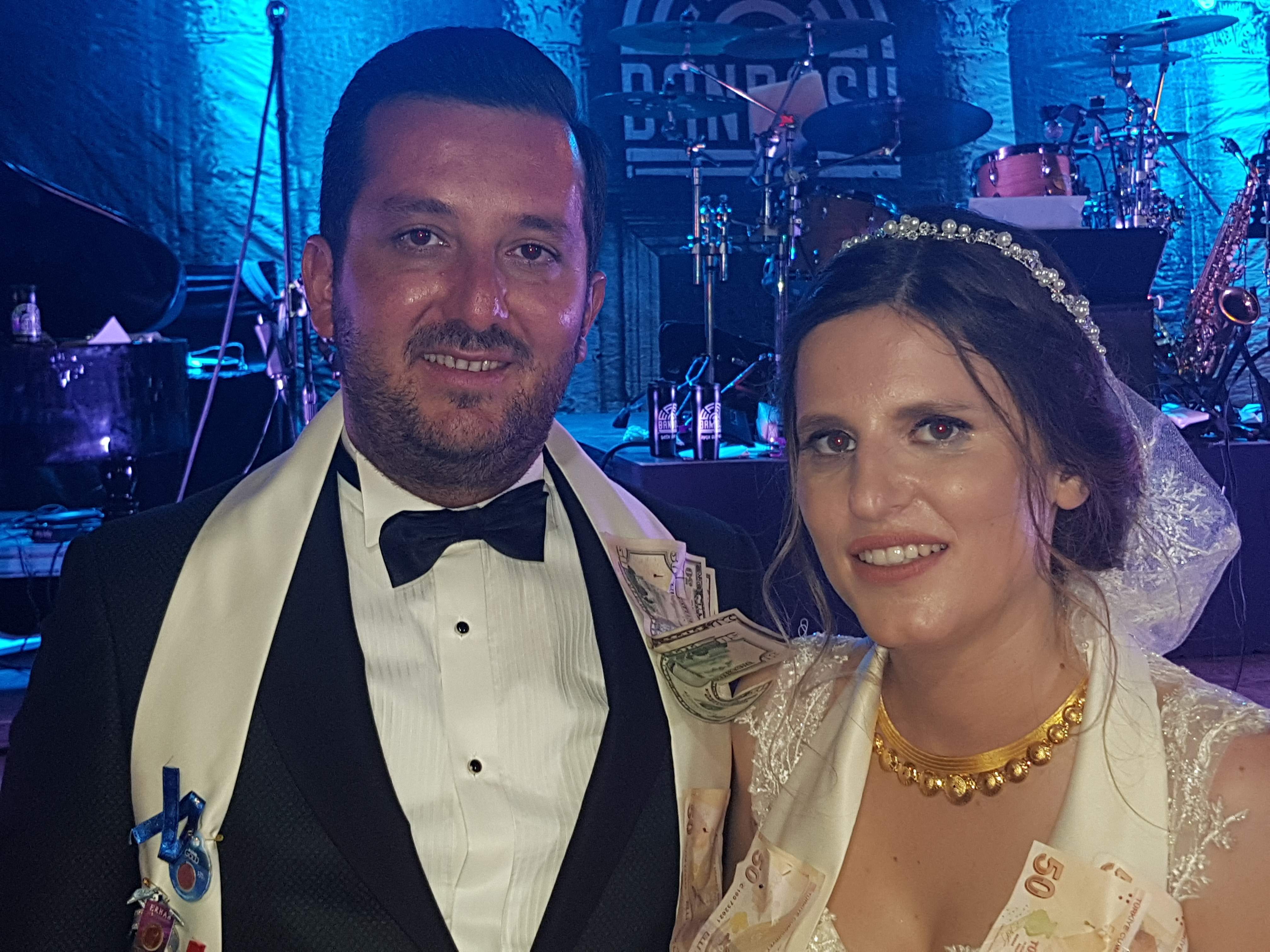 GENÇ İŞADAMI DÜNYA EVİNE GİRDİ