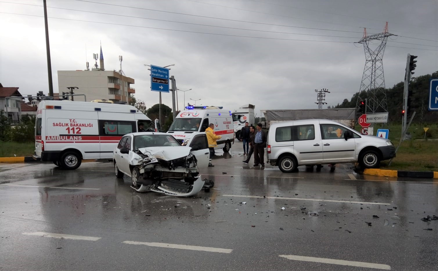 ÖĞRETMENLER KAZA YAPTI:3 YARALI