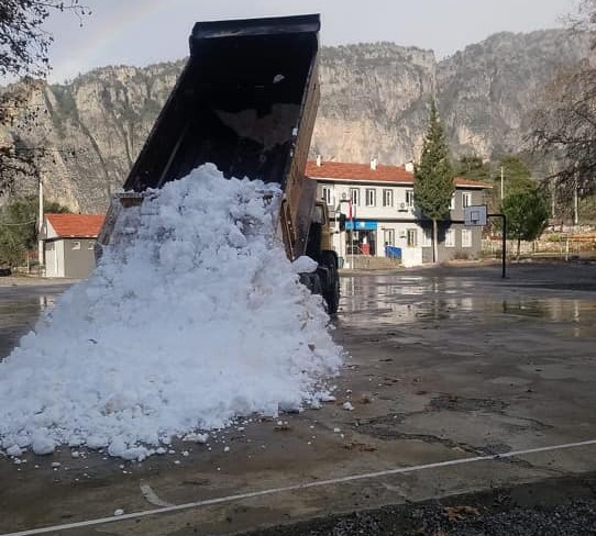 DARIYERİ’NDEN ELCİK’E KAR TRANSFERİ DARIYERİ’NDEN ELCİK’E KAR TRANSFERİ