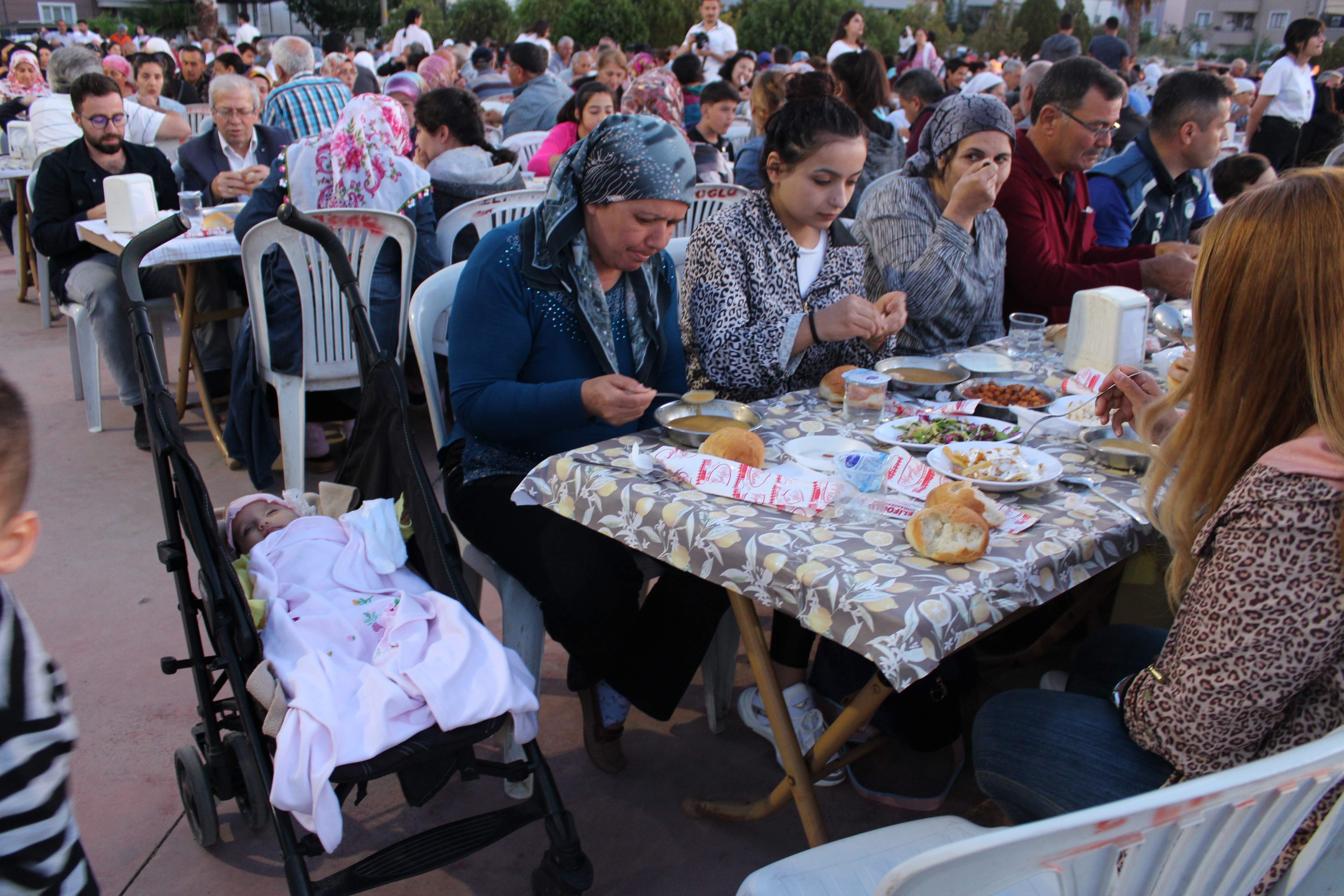 DALAMAN BELEDİYESİNİN İFTAR YEMEĞİNE YOĞUN İLGİ