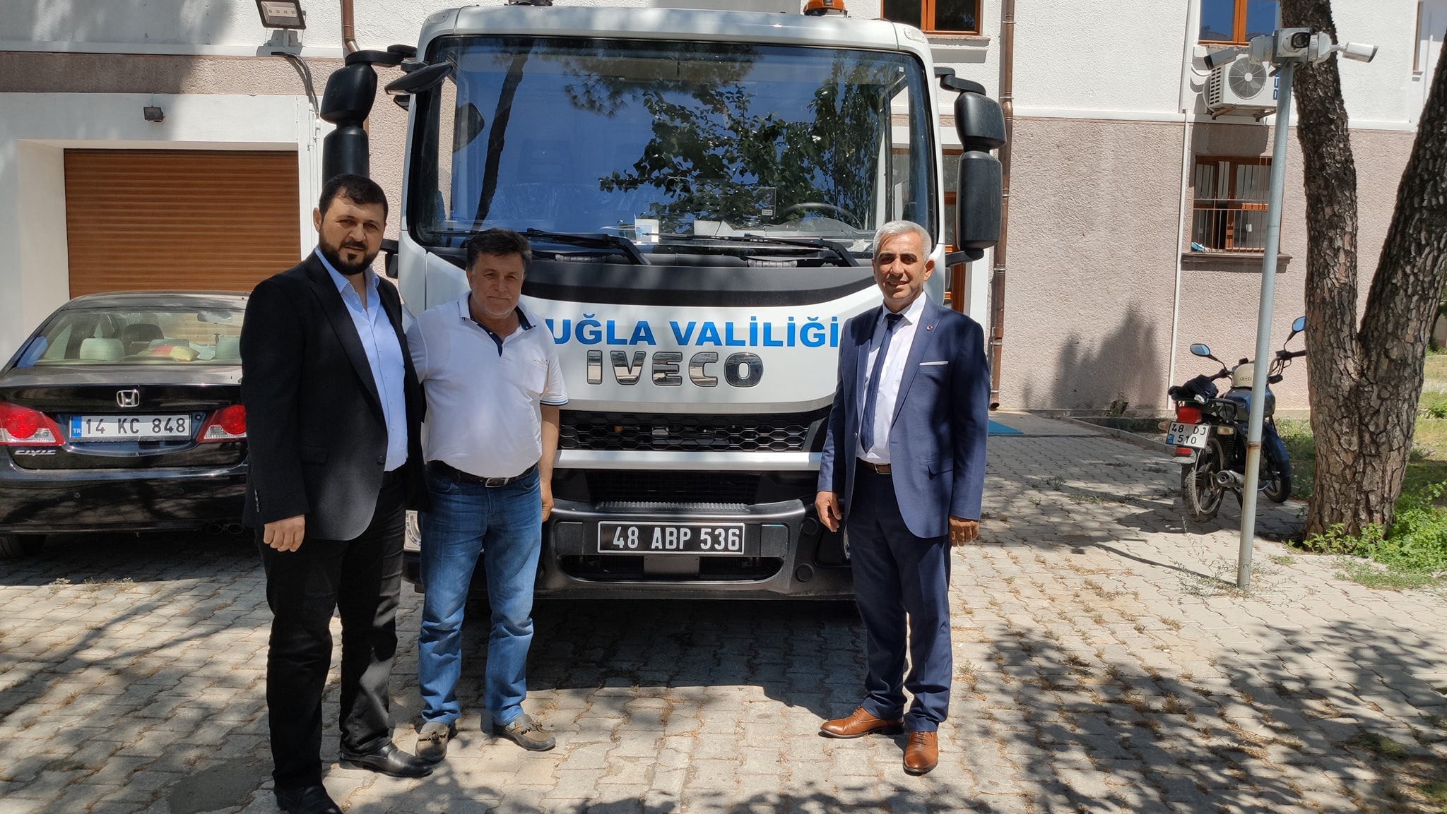 BELEDİYELERE 4 ADET ÇÖP KAMYONU