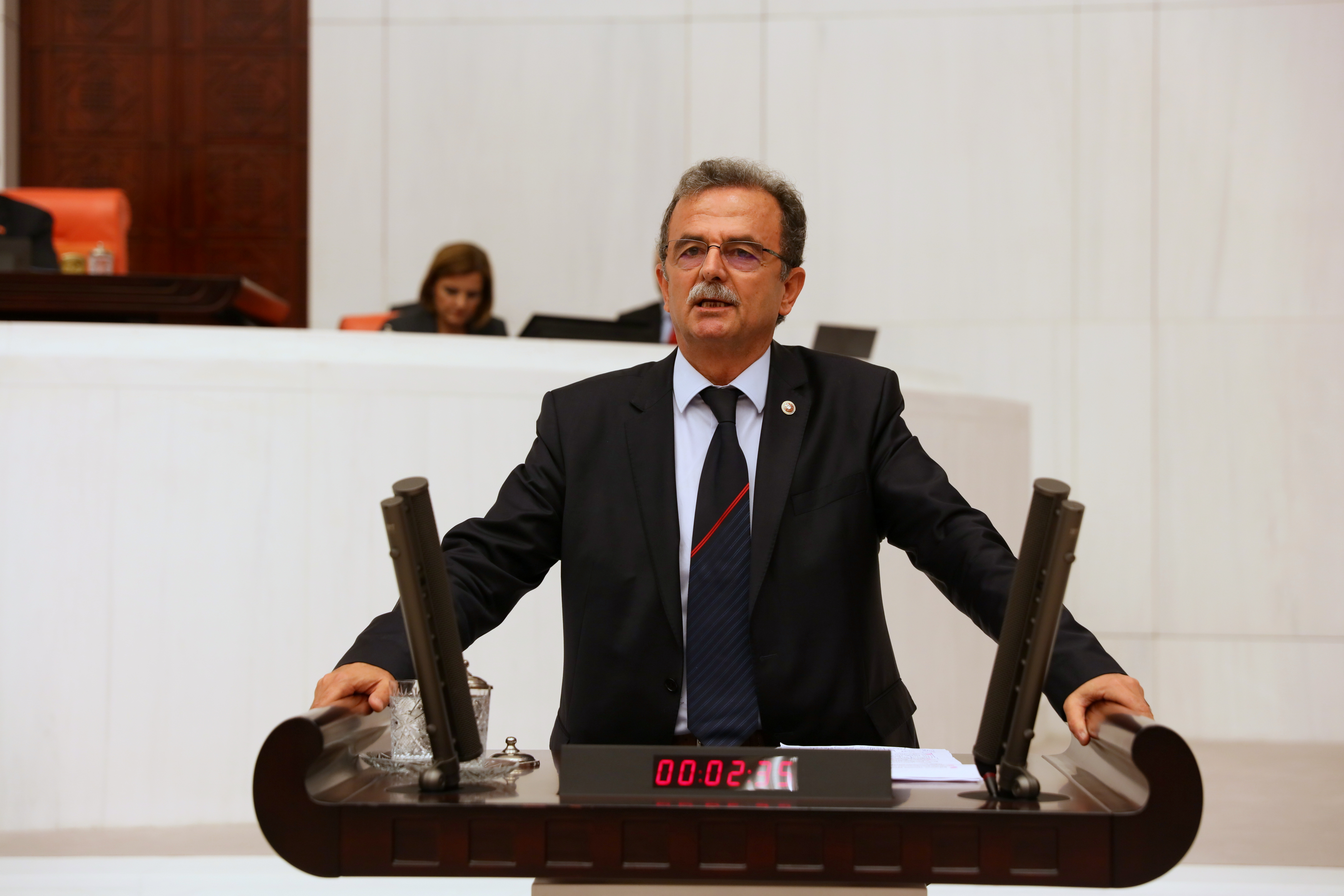 CHP’Lİ GİRGİN İŞTEN ÇIKARILAN ORMAN İŞÇİLERİNİ MECLİS GÜNDEMİNE TAŞIDI