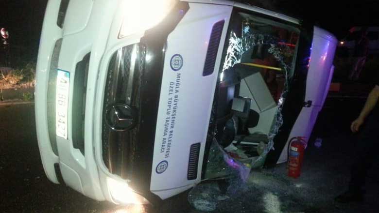 Göcek’te Yolcu minibüsü ile araba çarpıştı; 14 yaralı