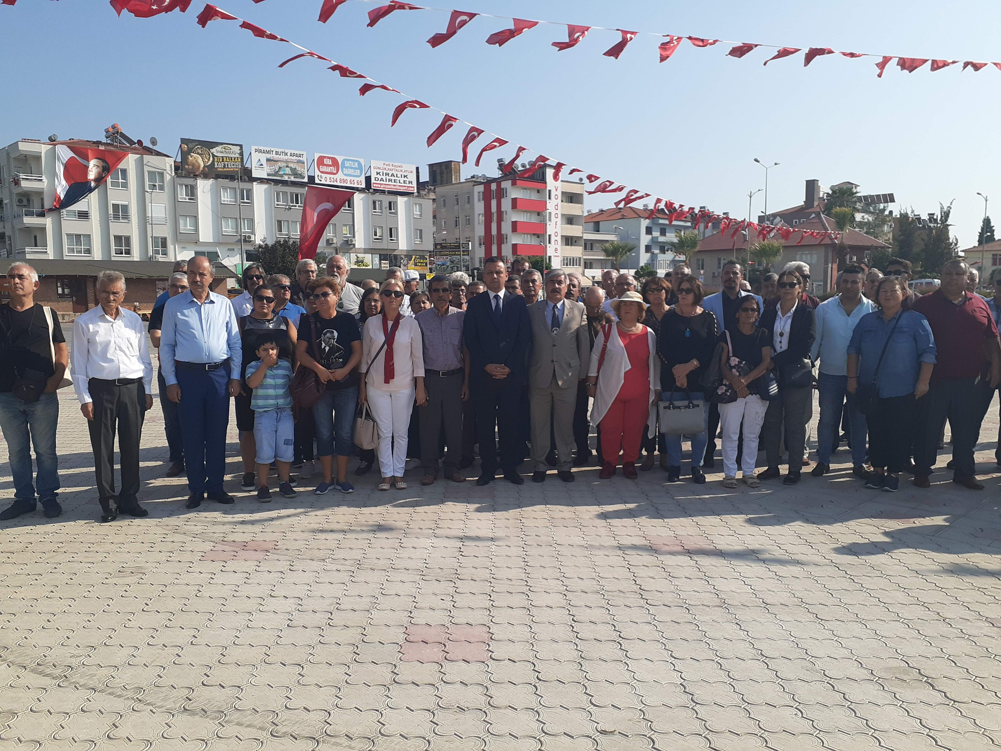 CHP DALAMAN TEŞKİLATINDAN ÇELENK SUNUMU YAPILDI
