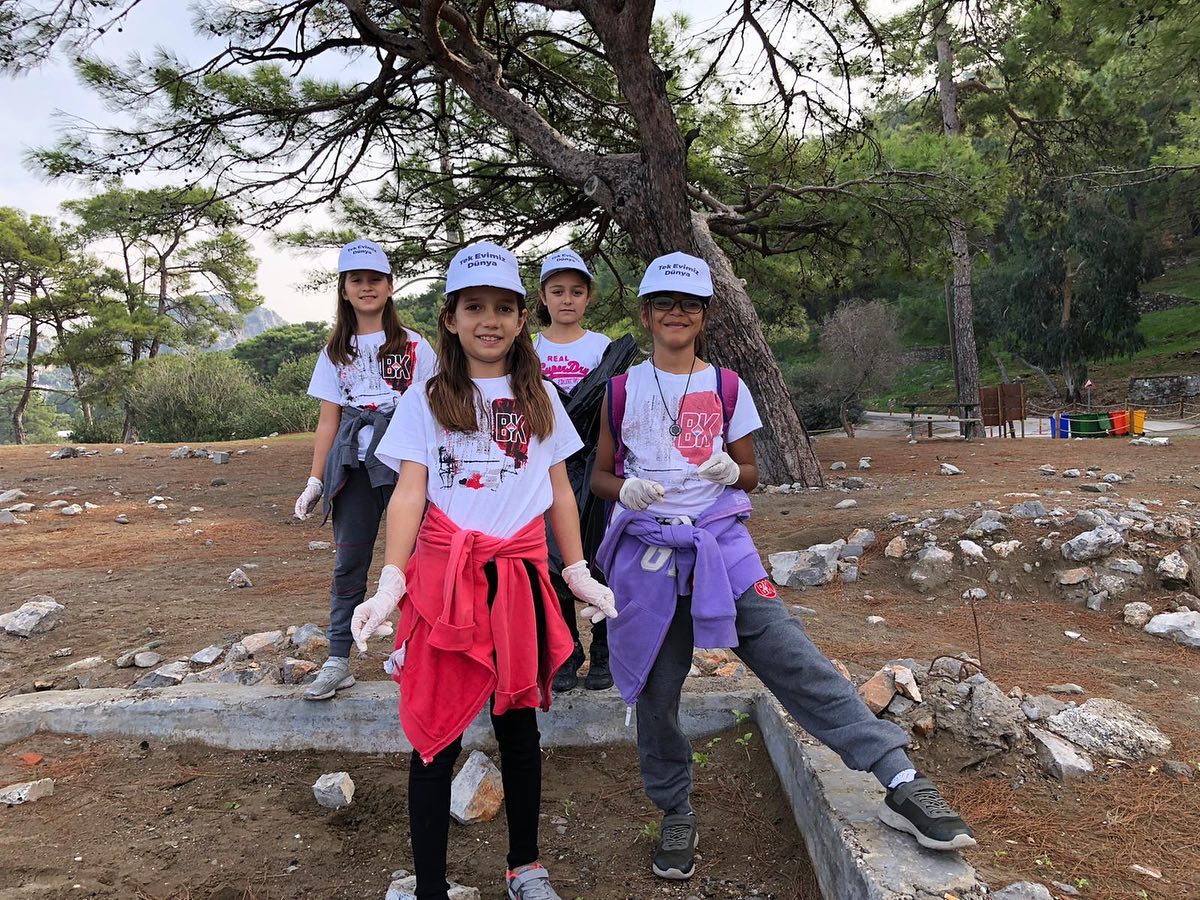 BAHÇEŞEHİR OKULLARINDAN KIYI TEMİZLİĞİ ETKİNLİĞİ