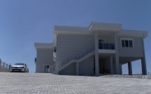 DALAMAN ŞEREFLER MAHALLESİ TEPESİNDEKİ EVİN YIKIM KARARI YERİNE GETİRİLİYOR