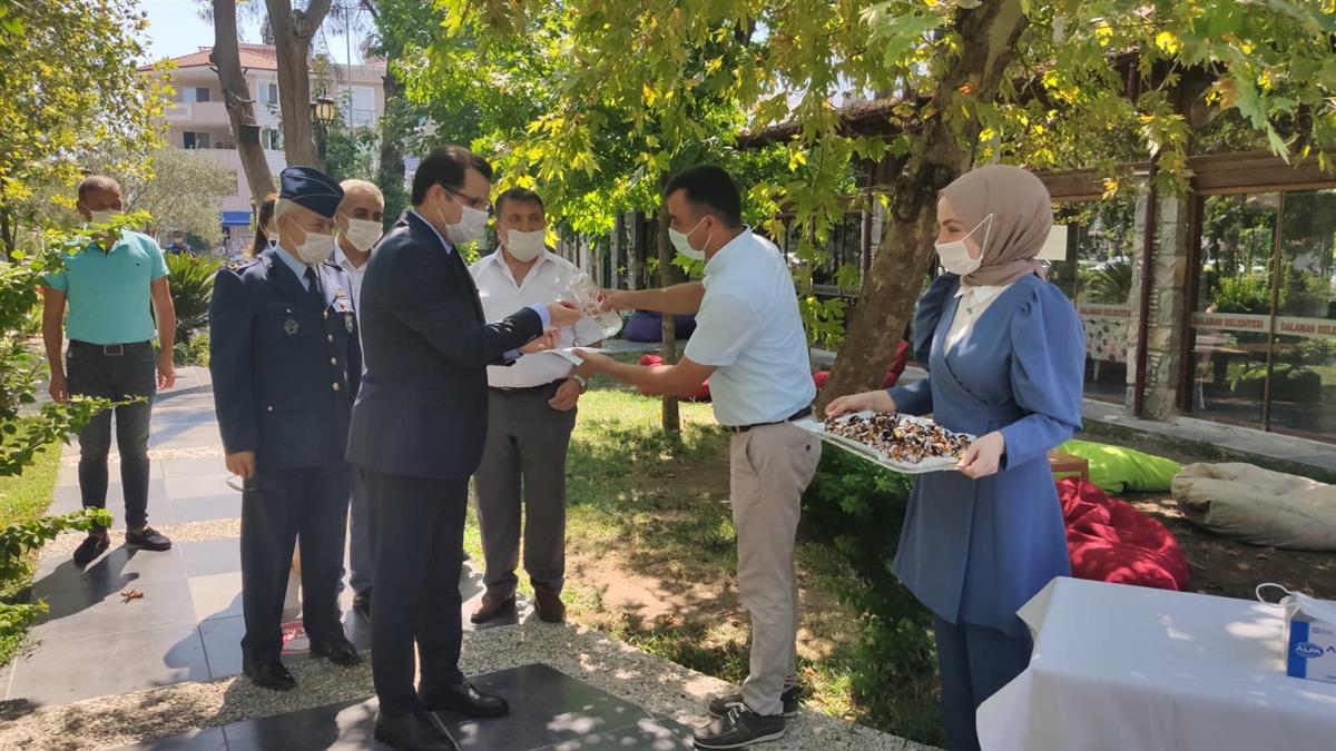 RESMİ BAYRAMLAŞMA MEHMETÇİK PARKINDA YAPILDI