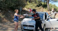 KOLLUK GÖREVLİLERİ TARAFINDAN MASKE DAĞITIMI YAPILDI.