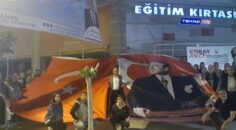 DALAMAN DA KORAY AVCI KONSERİ DAVET AFİŞİNDE ATATÜRK’Ü ANMA İBARESİ TARTIŞMASI