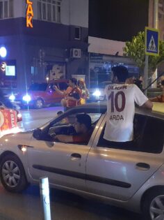 DALAMAN DA GALATASARAY’IN 100.YILDA 23.ŞAMPİYONLUĞU TARAFTARLARCA KONVOY İLE KUTLANDI.