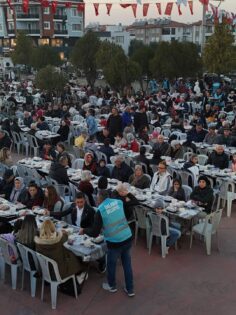 DALAMAN’DA KADİR GECESİ’NDE BİNLERCE VATANDAŞ AYNI SOFRADA BULUŞTU